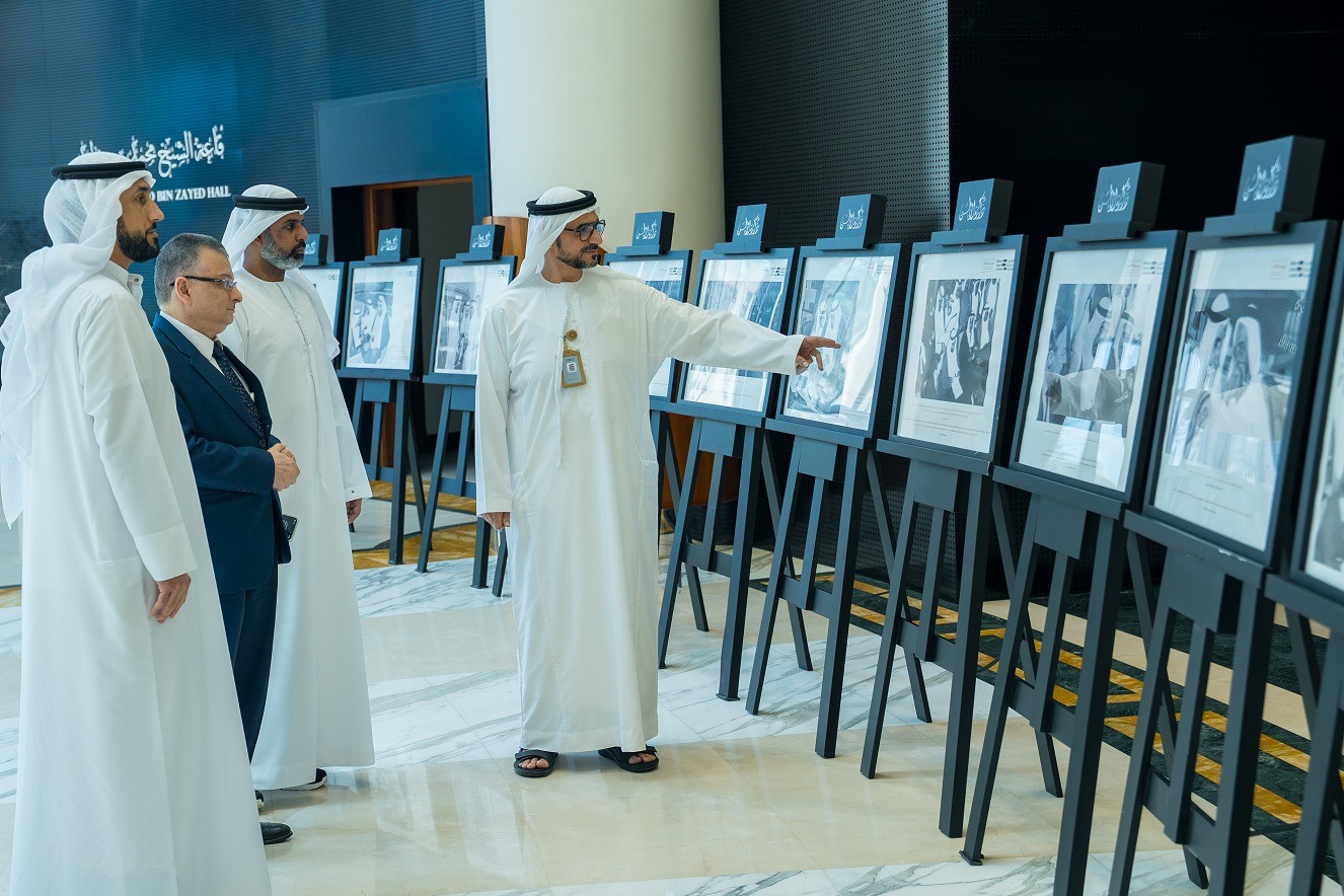الأرشيف والمكتبة الاماراتي يواصل استقبال زوار معرض 