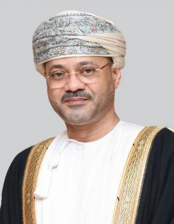 سلطنة عُمان تواصل جهودها الدبلوماسية لاحتواء التصعيد وتأمين الملاحة في مضيق هرمز