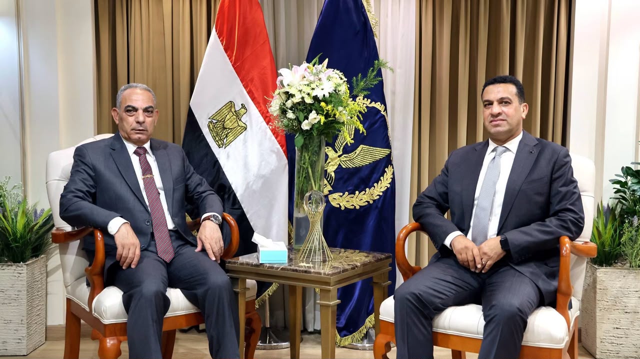 محافظ الإسماعيلية يهنئ مدير الأمن الجديد ويؤكد أهمية التكامل بين الأجهزة التنفيذية والأمنية