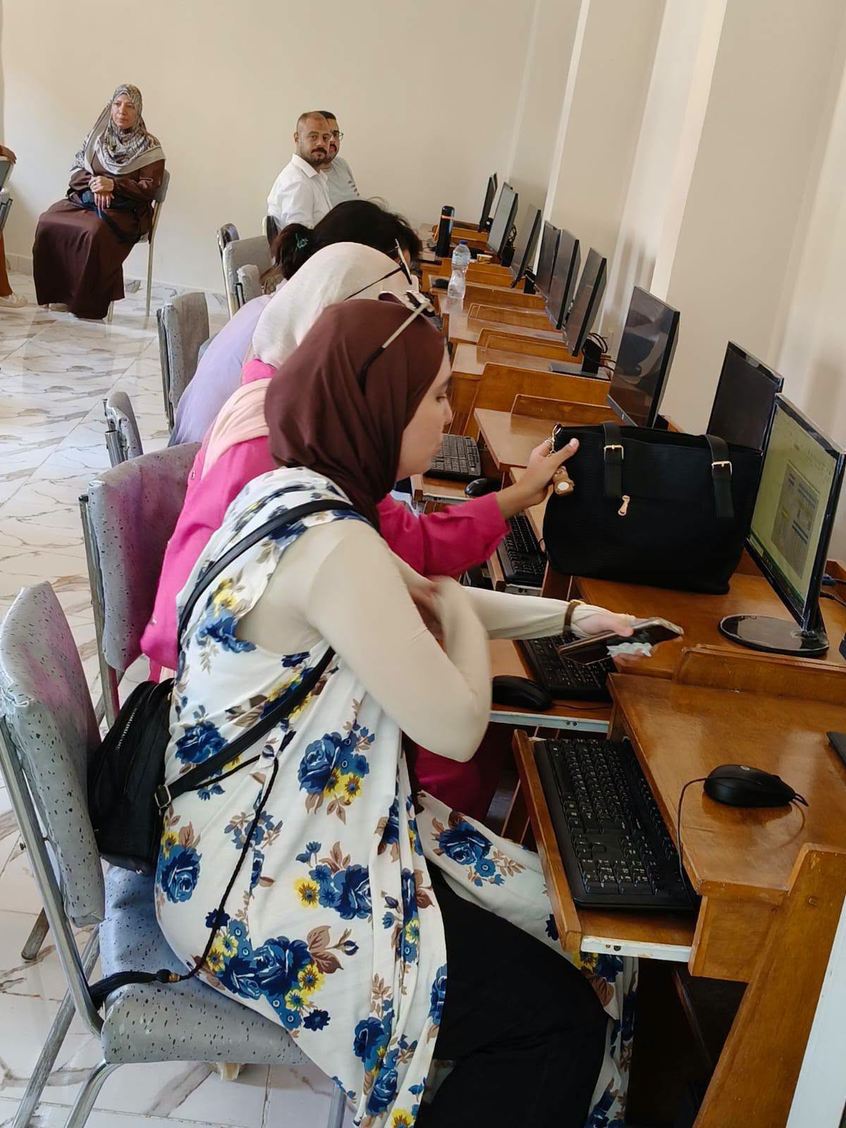 محافظ السويس يدعم التحول الرقمى بتأهيل الكوادر الإدارية بالمحافظة