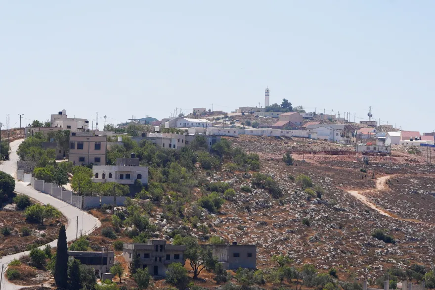 مستوطنون إسرائيليون يستولون على منزل أحلام فلسطيني بالضفة الغربية