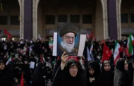 الإيرانيون يتوافدون على طهران لحضور مراسم جنازة خامنئي