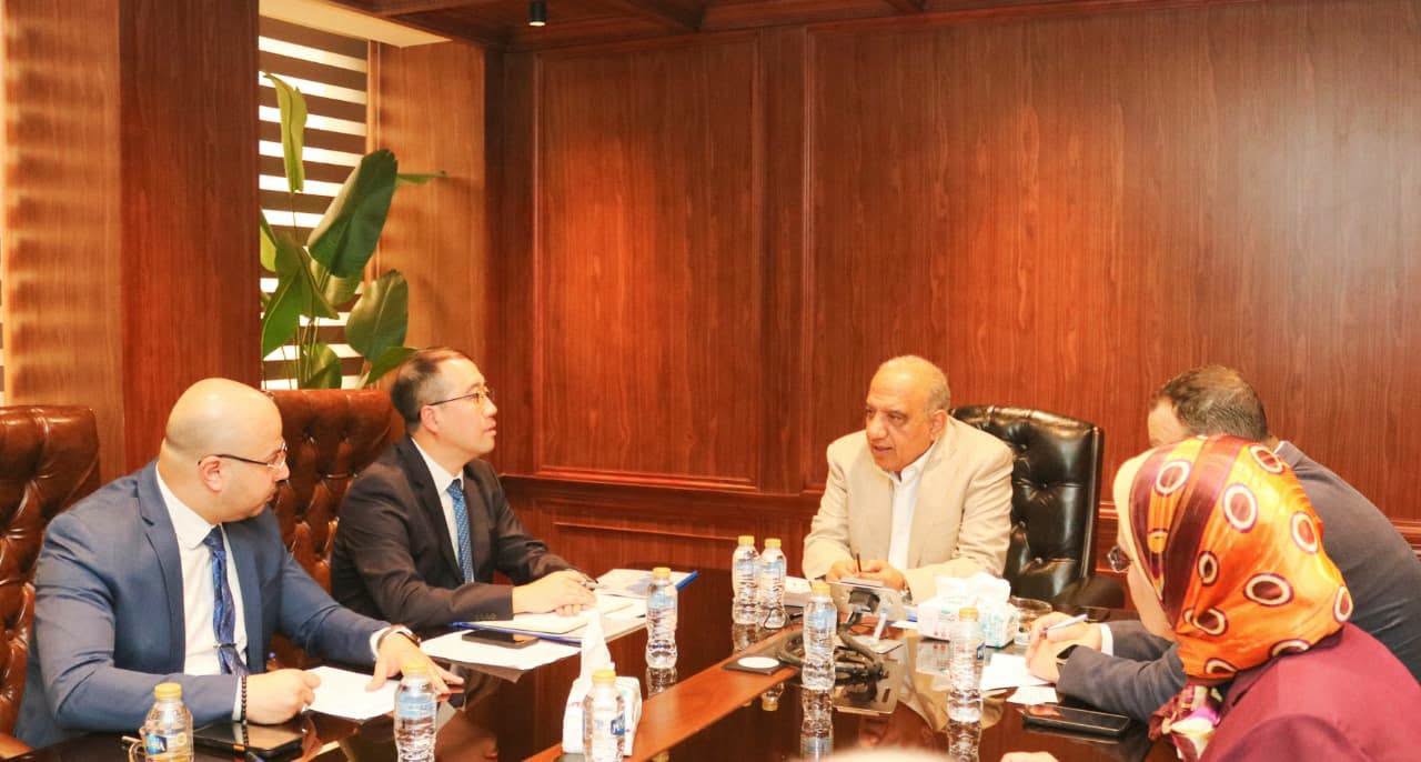 عصمت يبحث مع مجموعة الصين الجنوبية 