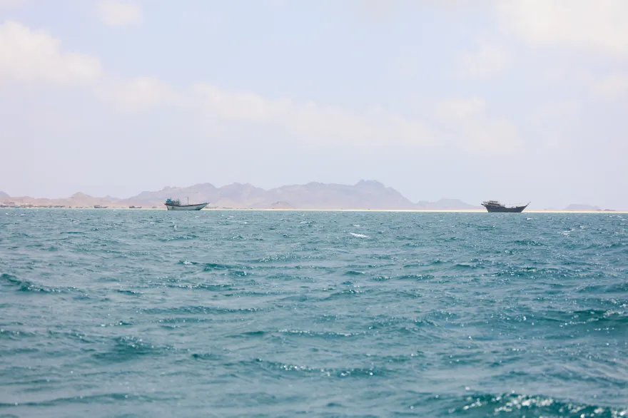 إيران تهدد بإغلاق باب المندب وترامب يعيد فرض الحصار