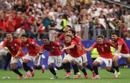 رجل أعمال إماراتي يقدم هدايا ثمينة للاعبي منتخب مصر بعد إنجاز المونديال ‏