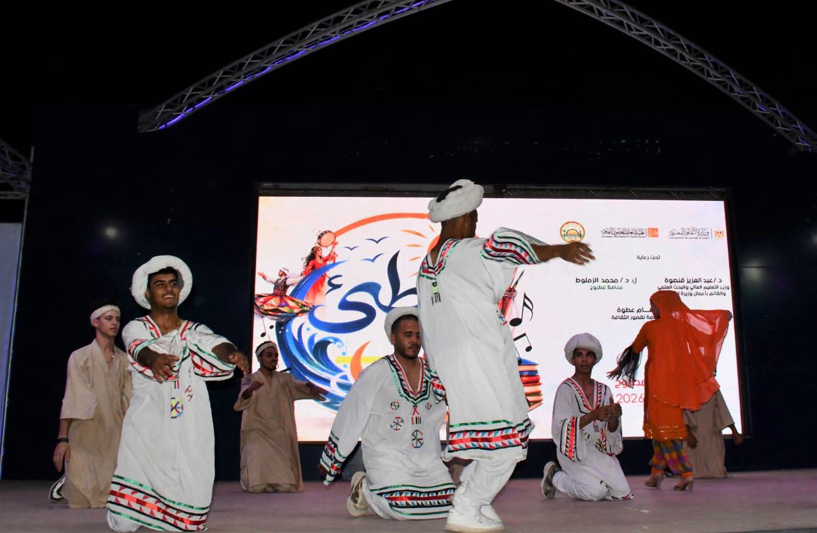 عروض فلكلورية وموسيقى عربية في افتتاح حفلات 