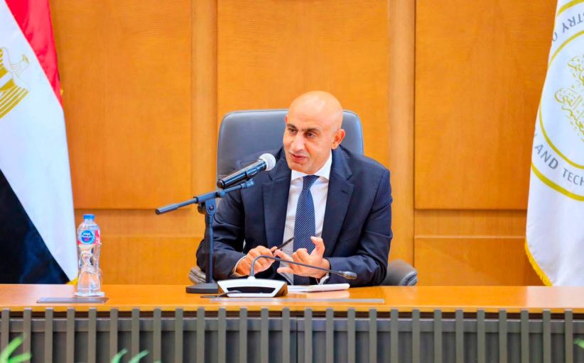 وزير التعليم يكرم أوائل الثانوية العامة للعام الدراسي 2025 / 2026 تقديرًا لتفوقهم العلمي وتميزهم