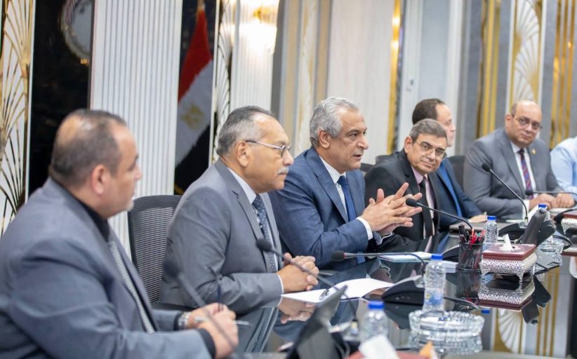 وزيرا الإنتاج الحربي والاستثمار يبحثان سبل تعزيز التعاون المشترك لدفع عجلة التنمية وتوفير بيئة جاذبة للاستثمارات