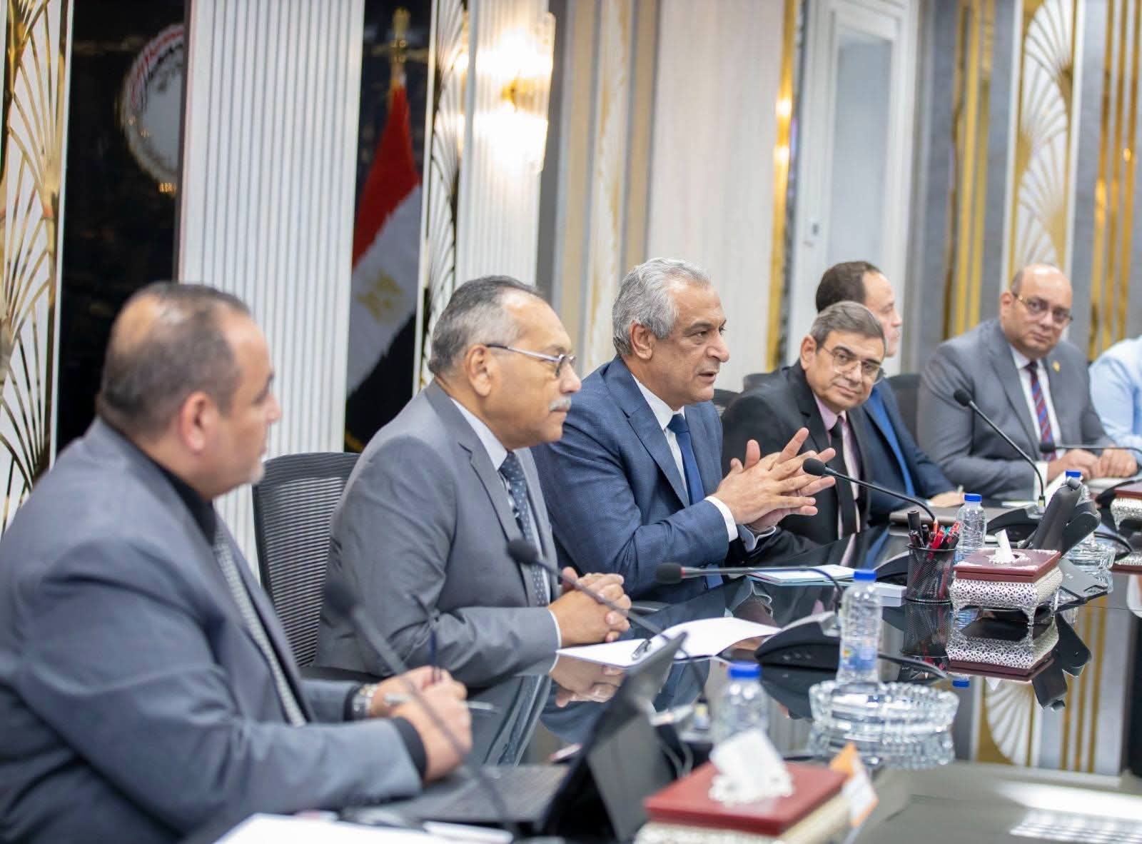 وزيرا الإنتاج الحربي والاستثمار يبحثان سبل تعزيز التعاون المشترك لدفع عجلة التنمية وتوفير بيئة جاذبة للاستثمارات