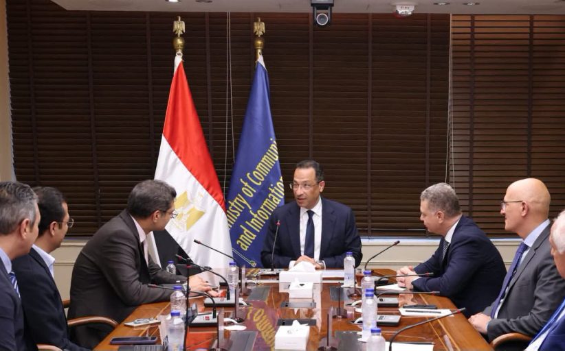 وزير الاتصالات ورافات هندى يناقش خطط التوسع لشركة Systems Limited في مصر