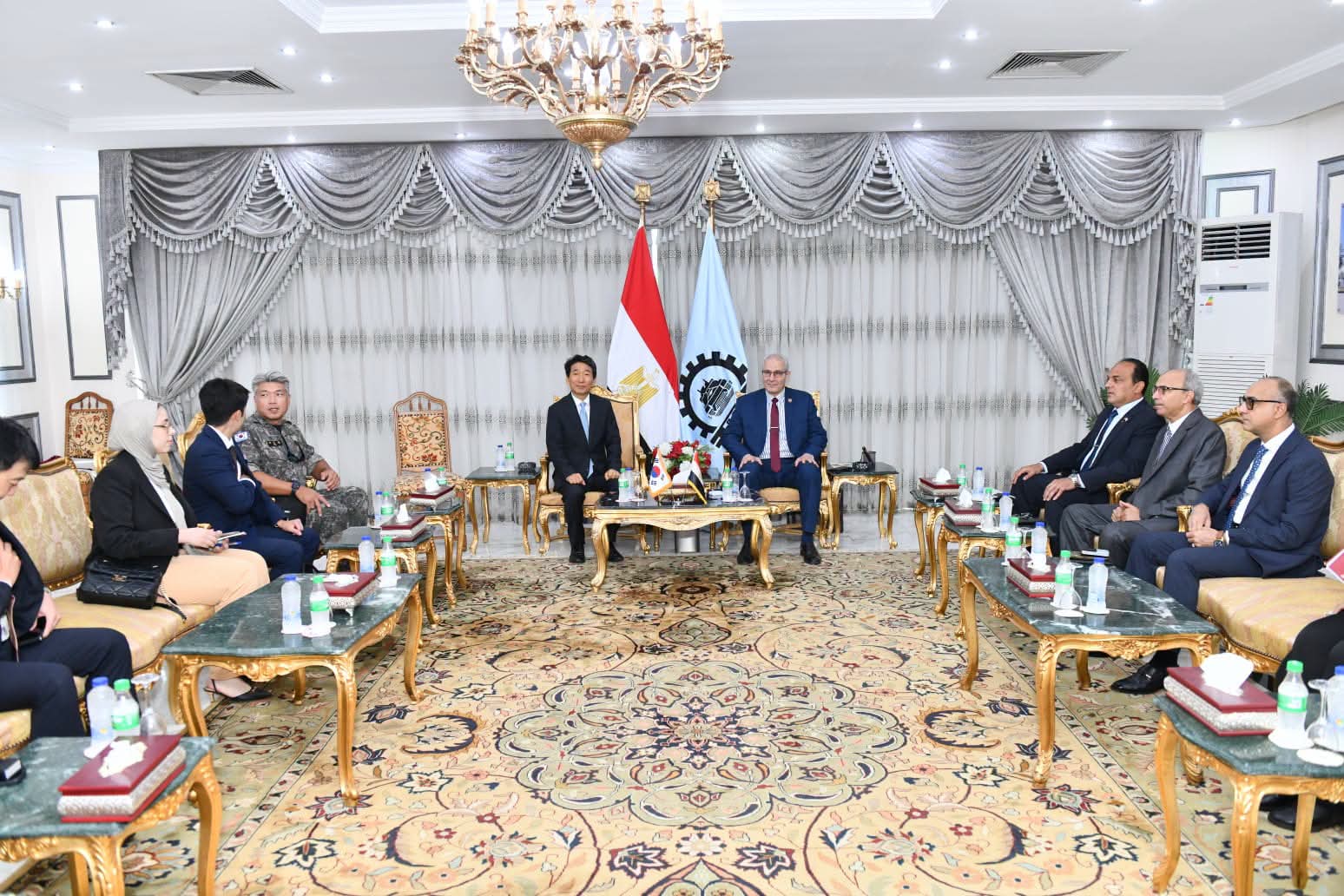 الإنتاج الحربي: وفد كوري جنوبي يزور مصنعين لإنتاج وإصلاح المدرعات لتعزيز التعاون المشترك