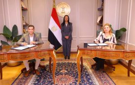 مرسي تشهد توقيع عقود تمويل لمشروعات متناهية الصغر بين صندوق دعم الصناعات الريفية والبيئية و 4 جمعيات أهلية