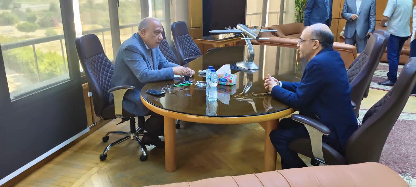 عصمت يتابع مع رئيس الهيئة تطور الأعمال ومستجدات التنفيذ فى مشروعات الكيانات الاقتصادية الخاصة بتعظيم العوائد للخامات النووية