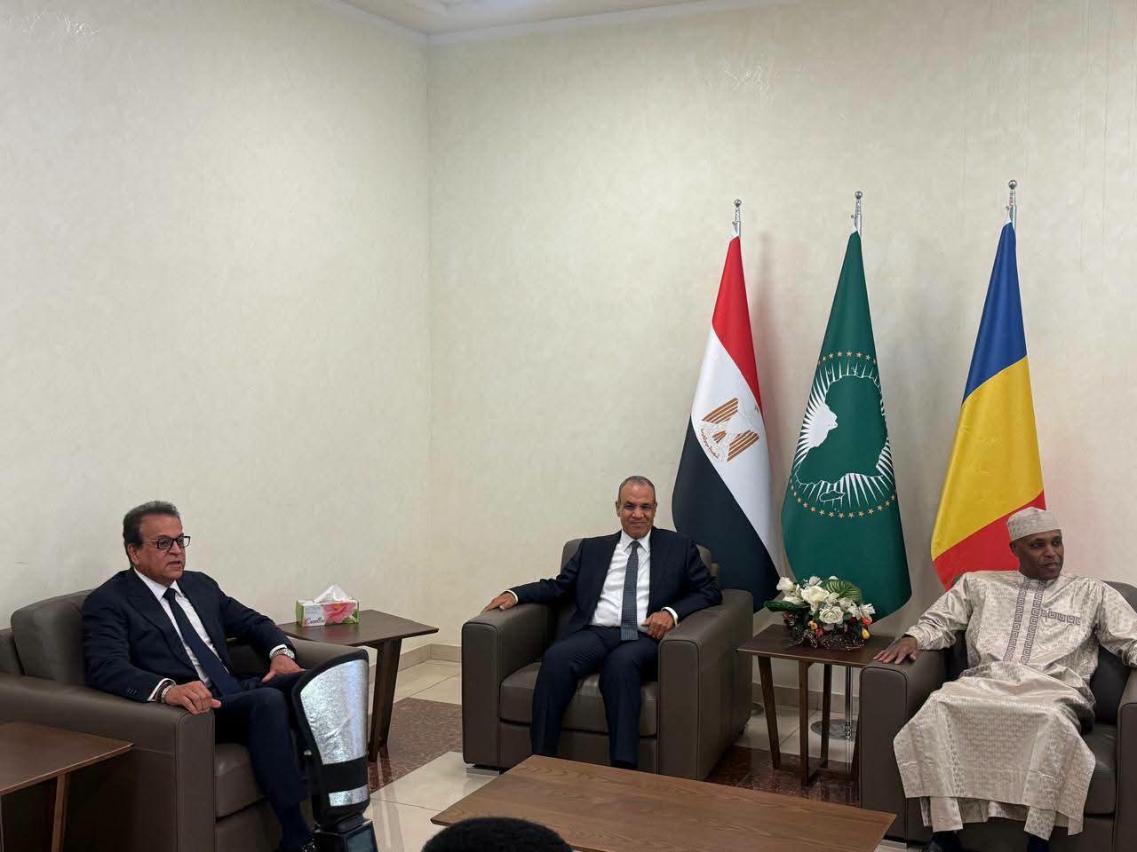 وزير الصحة يبحث مع نظيره التشادي تعزيز التعاون الصحي ودعم المنظومة الصحية في تشاد