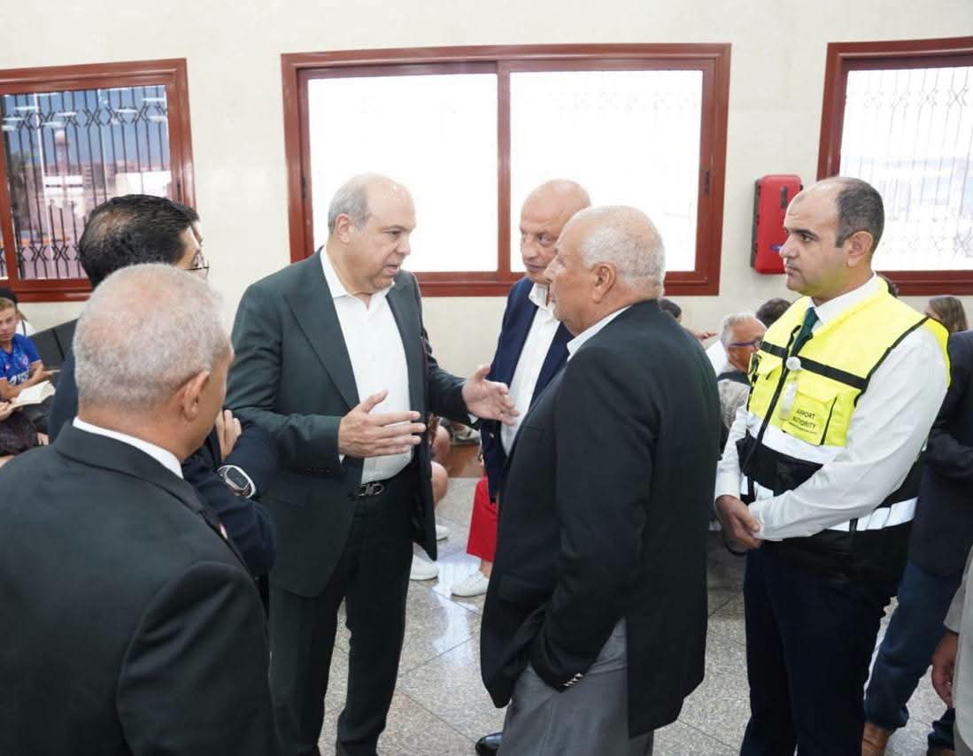 وزير الطيران المدني يبحث مع محافظ مطروح والقطاع السياحي سبل تنمية الحركة الجوية الوافدة