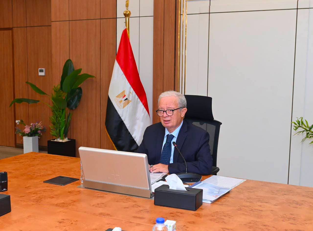 عيسى يترأس الجمعية العمومية للشركة القابضة للصناعات الكيماوية