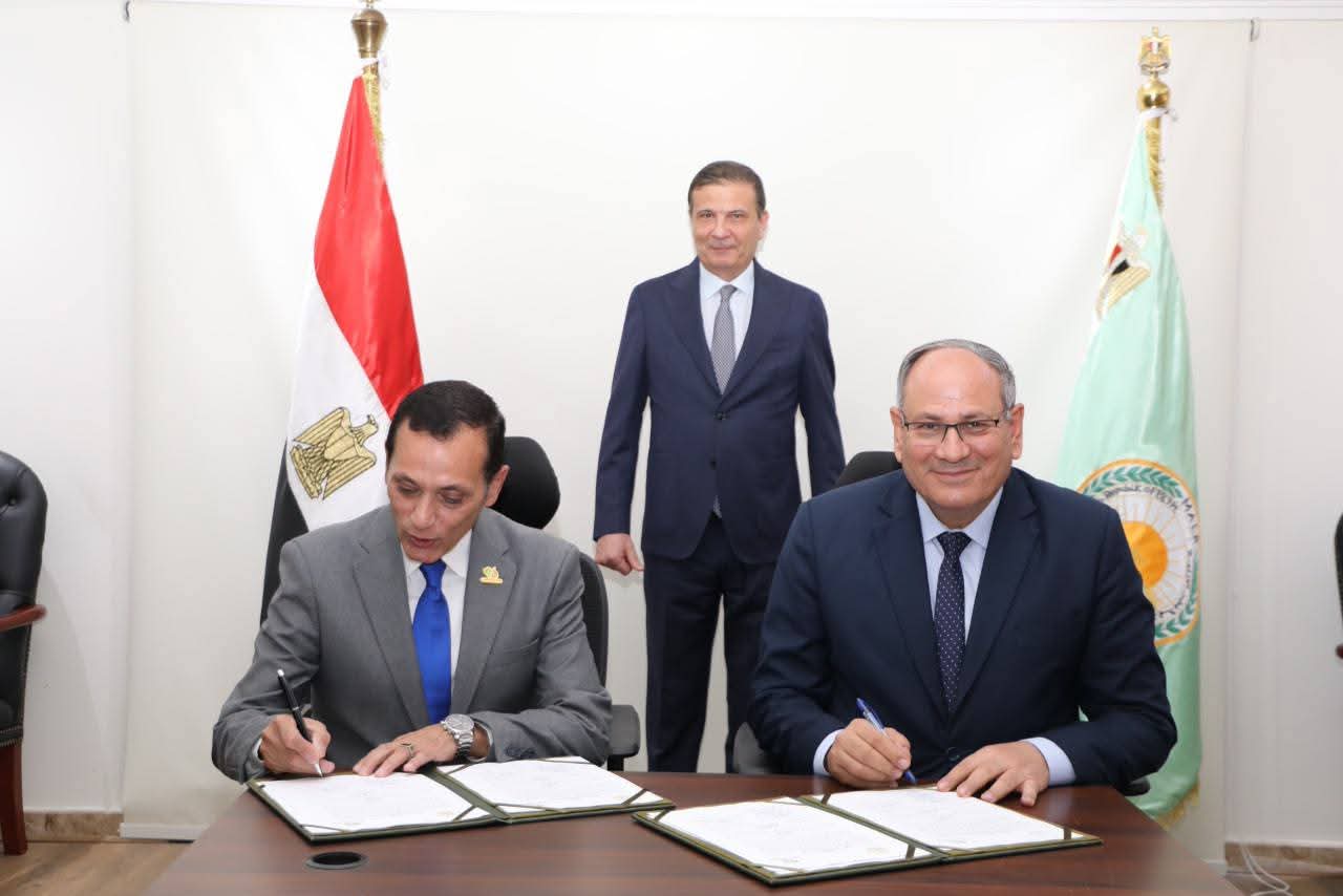 وزير الزراعة يشهد توقيع اتفاق بين 