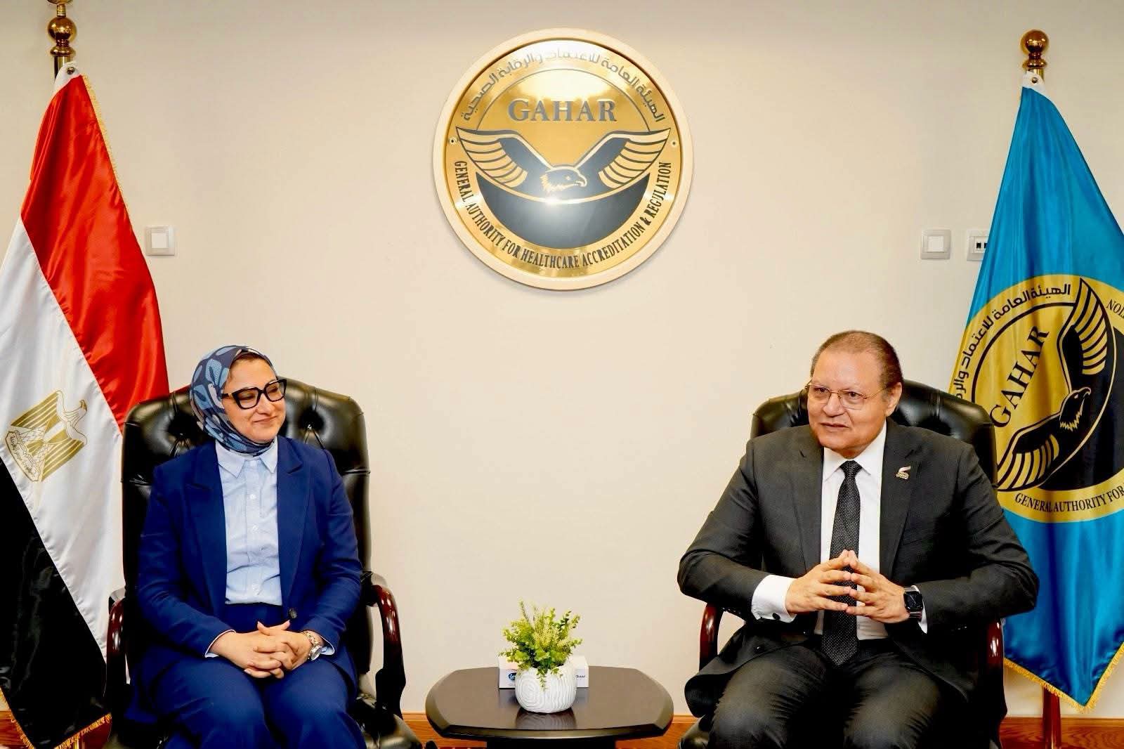 الرقابة الصحية ومحافظة الوادي الجديد توقعان بروتوكول تعاون لتأهيل المنشآت والكوادر الصحية لمعايير الجودة