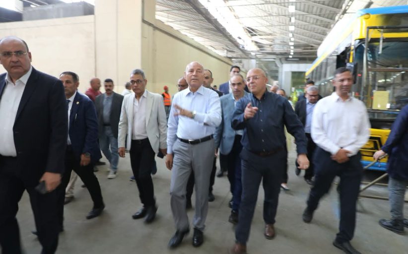 محافظ القاهرة يتفقد ورش جسر السويس التابعة لهيئة النقل العام