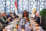 عوض تبحث مع عدد من المستثمرين تكنولوجيات حديثة لمعالجة وتدوير المخلفات