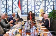 عوض تبحث مع عدد من المستثمرين تكنولوجيات حديثة لمعالجة وتدوير المخلفات