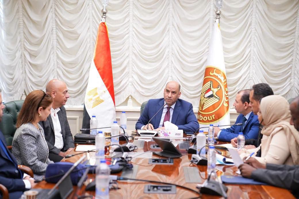 وزير العمل يتابع الاستعدادات النهائية لإطلاق نظام رقمي موحد لإدارة تصاريح عمل الأجانب