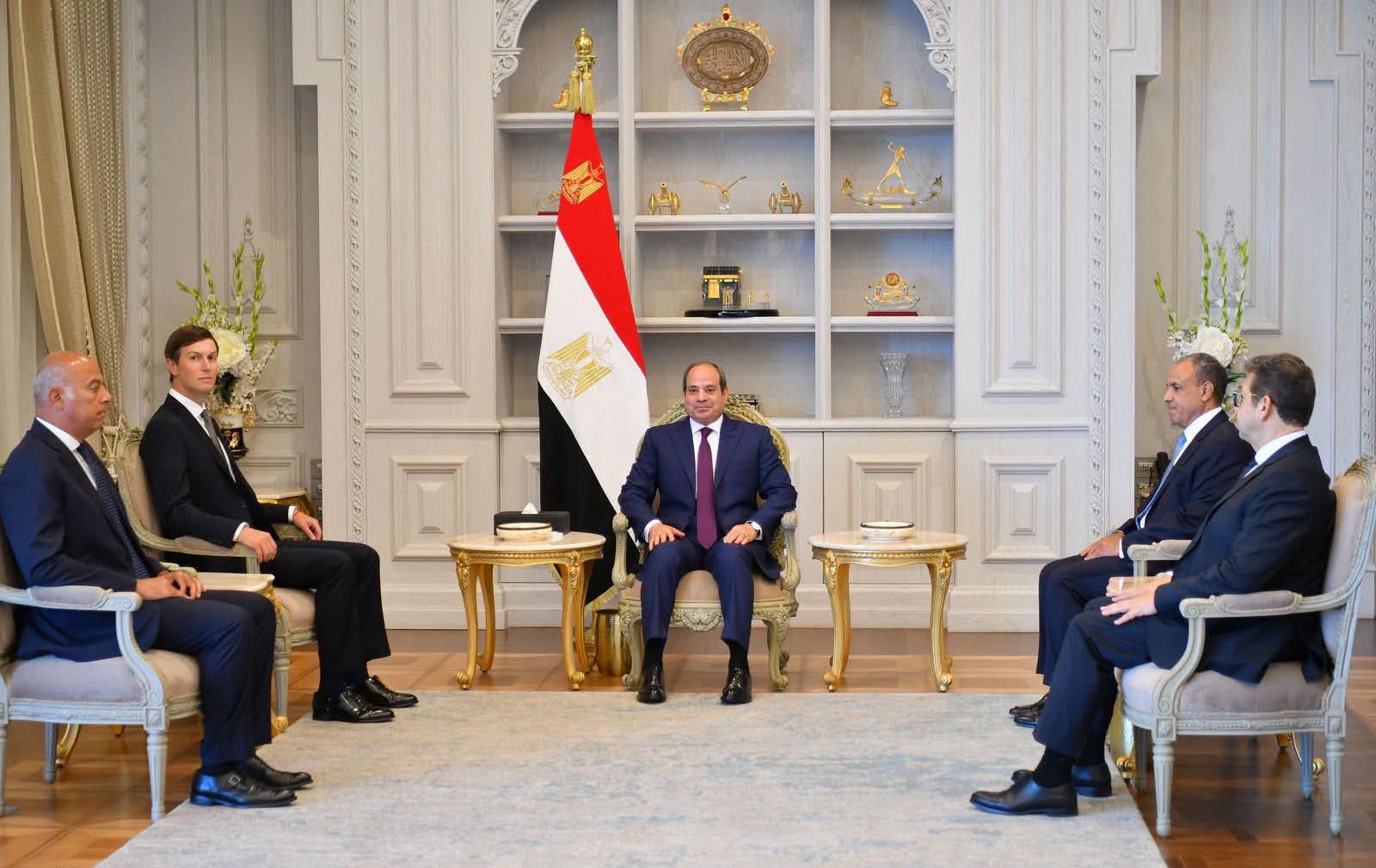 السيسي يستقبل كوشنر في العلمين: تأكيد مصري-أمريكي على حماية استقرار الشرق الأوسط وتنفيذ اتفاق سلام غزة