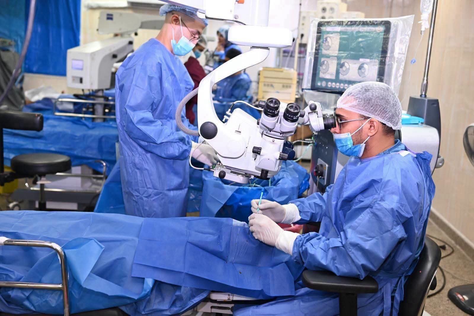 خلال 30 يوم.. قسم طب وجراحة العيون بمستشفيات سوهاج الجامعية يجري 349 عملية جراحية متخصصة