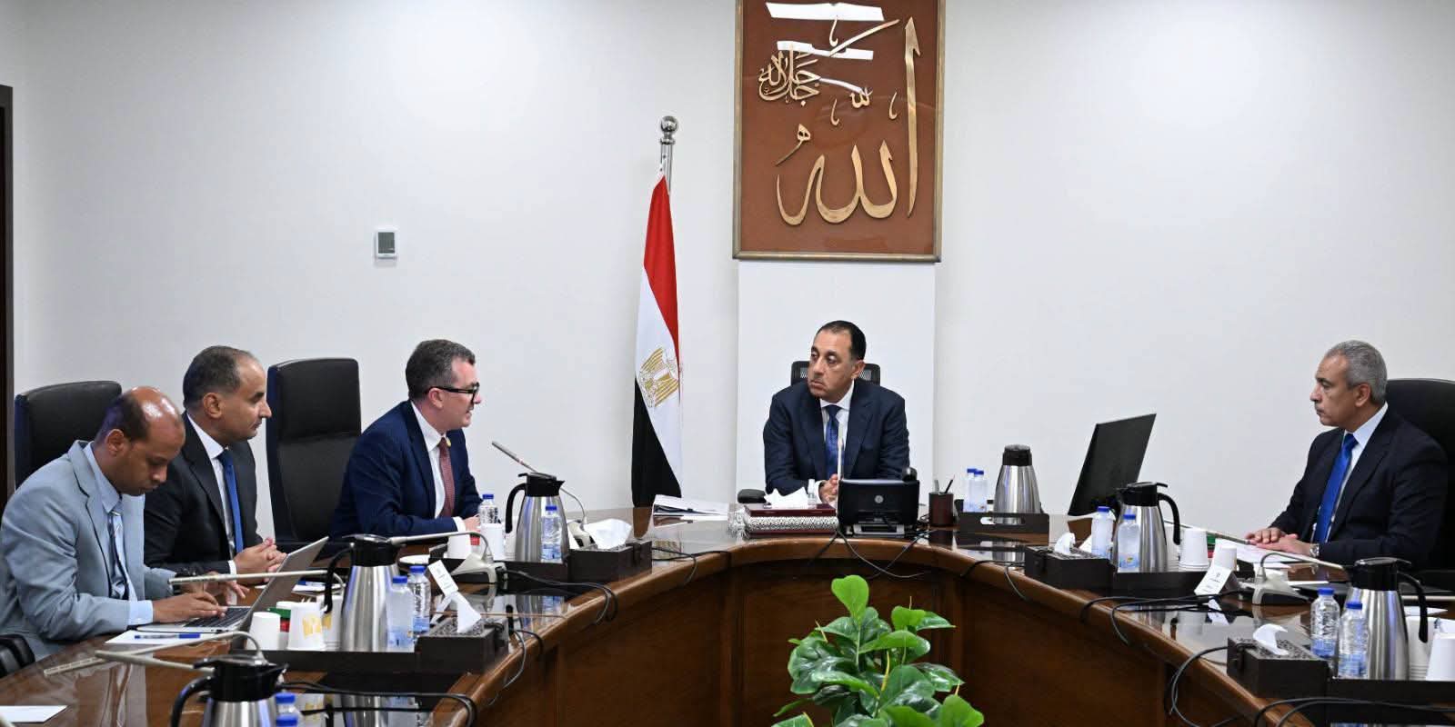 رئيس الوزراء يتابع مع وزير التخطيط عددا من ملفات العمل