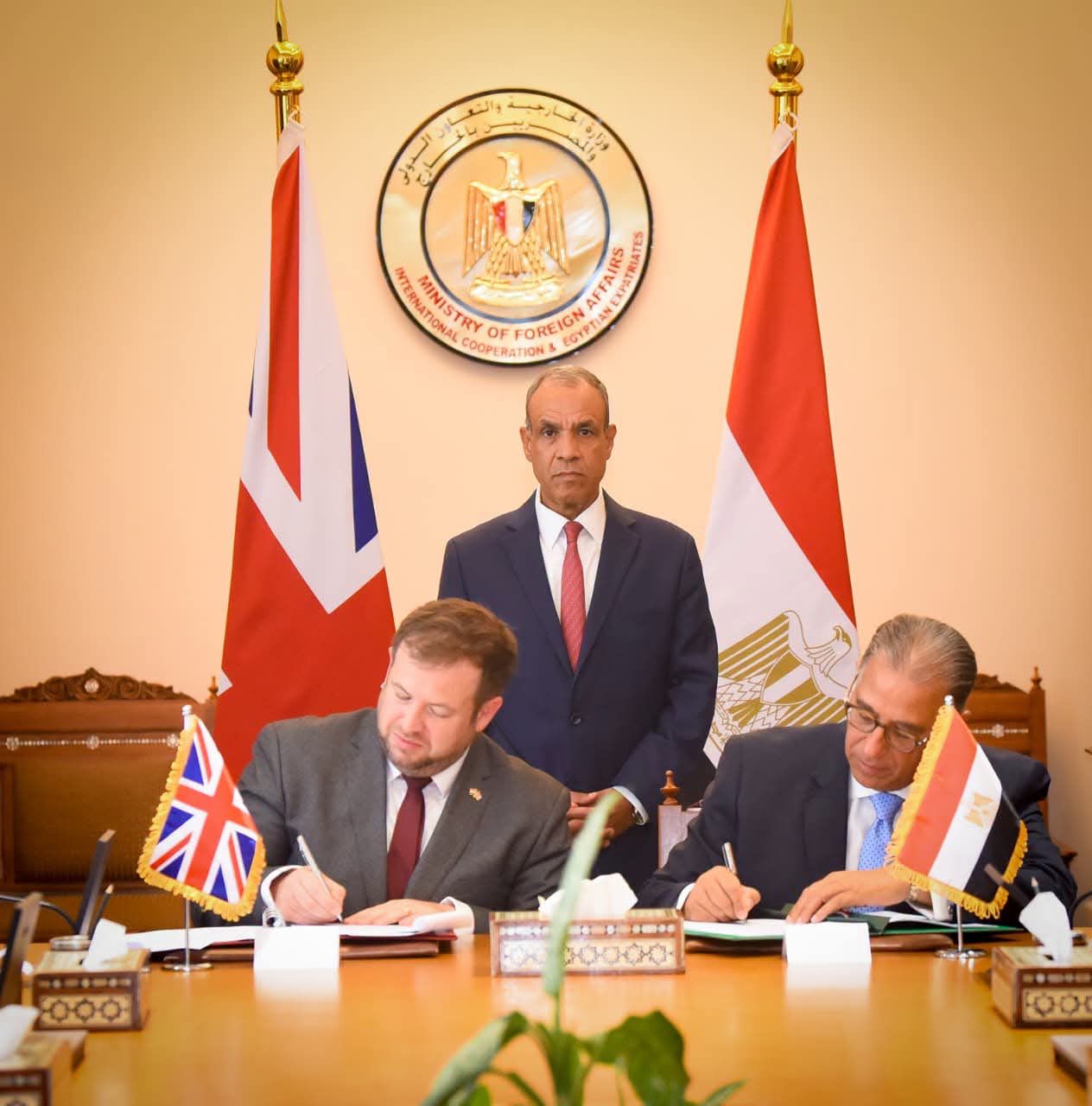 وزير الخارجية يستقبل وزير الدولة البريطاني للشرق الأوسط