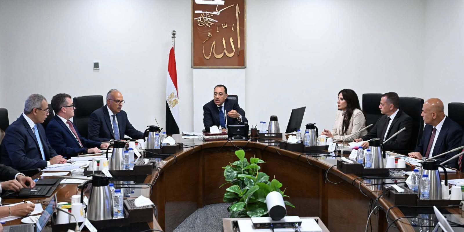 رئيس الوزراء يتابع الموقف التنفيذي لمشروعات قطاع مياه الشرب والصرف الصحي بأسوان