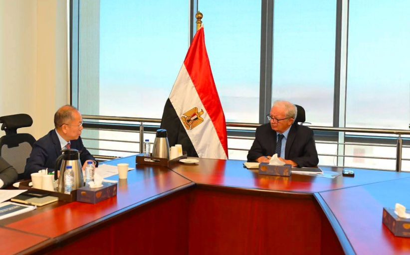 باستثمارات 2 مليار دولار: عيسى يبحث مع مجموعة صينية إقامة مجمع صناعي متكامل بالمنطقة الاقتصادية لقناة السويس