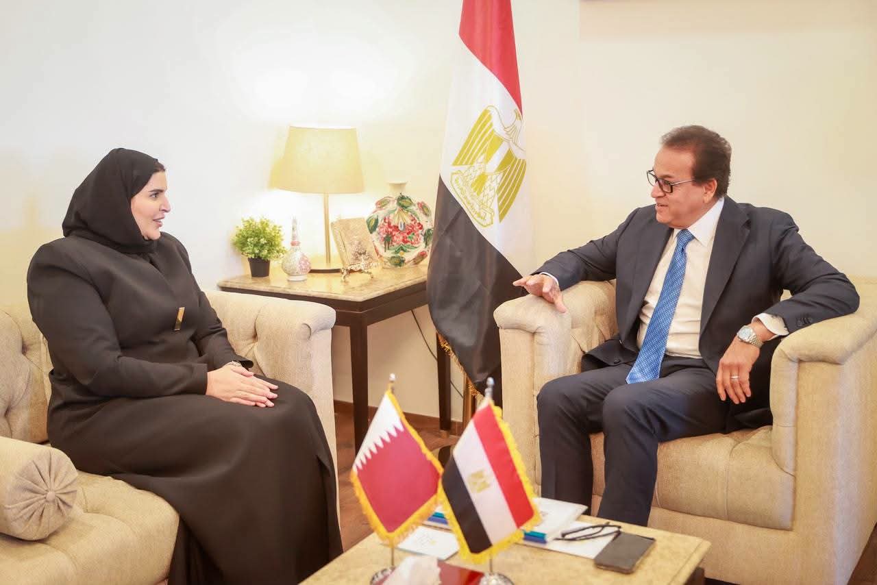 وزير الصحة يبحث مع وزيرة التعاون الدولي بقطر سبل دعم الأشقاء الفلسطينيين وتعزيز التعاون الصحي المشترك