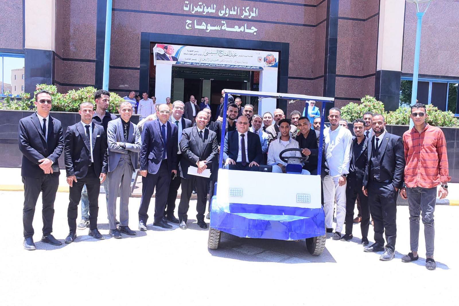 جامعة سوهاج تخطو نحو التصنيع الأخضر.. ورشة لتجميع السيارات بالطاقة الشمسية وتوفير 25 فرصة عمل