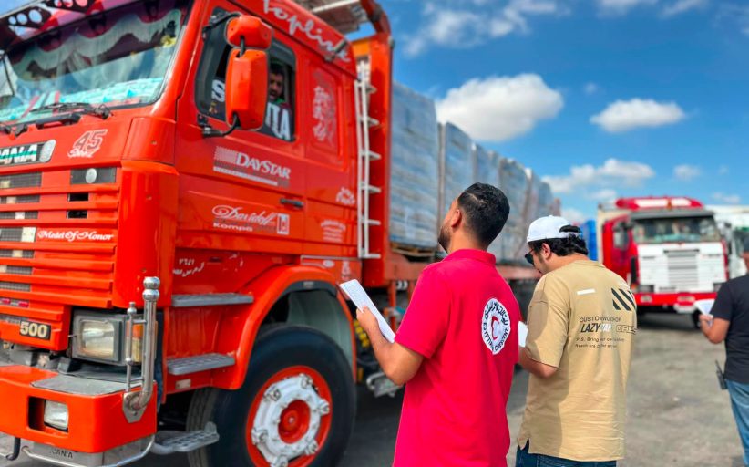 الهلال الأحمر المصري يدفع بأكثر من 3,009 طن مساعدات غذائية وإغاثية دعمًا للأشقاء الفلسطينيين
