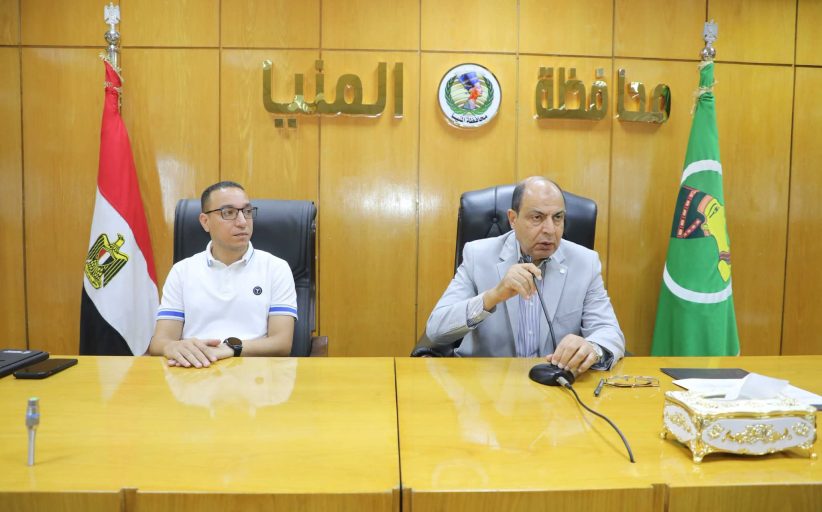 محافظ المنيا يستجيب لـ150 طلباً وشكوى ويوجه بتطهير الترع
