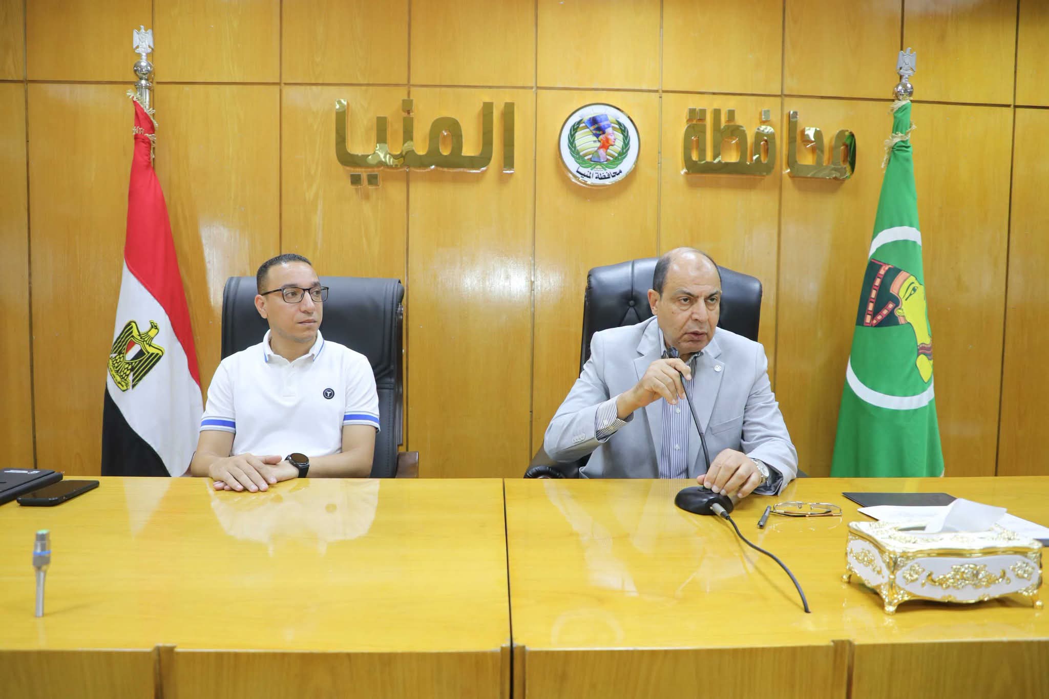 محافظ المنيا يستجيب لـ150 طلباً وشكوى ويوجه بتطهير الترع