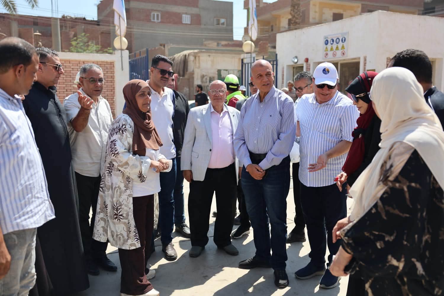 نائب وزيرة الإسكان يتفقد عددًا من محطات مياه الشرب والصرف الصحي بالقليوبية
