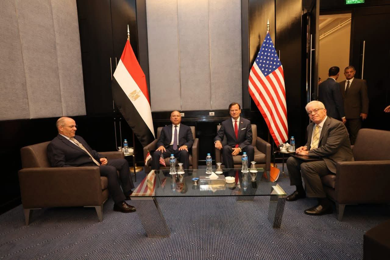 الوزير يجري مباحثات هامة مع نائب مساعد وزير التجارة الأمريكي لتعزيز الشراكة في مشروعات النقل المختلفة