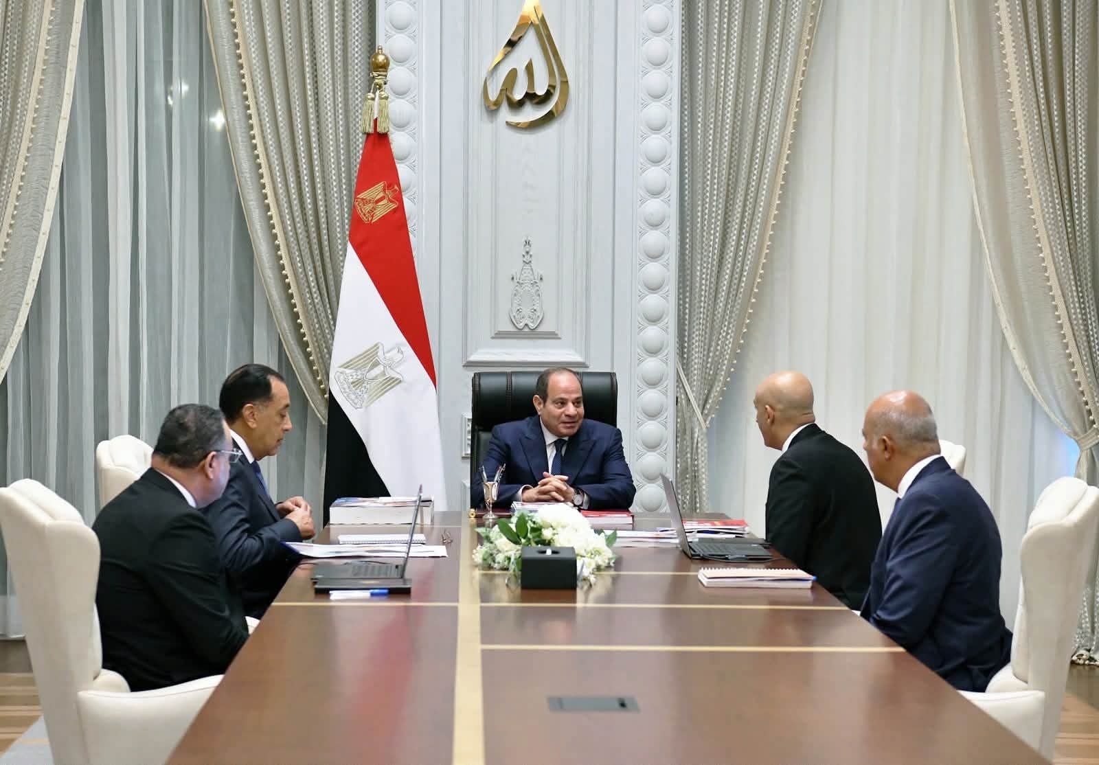 السيسي يوجه بتطبيق الحد الأدنى للأجور بالمدارس وتخفيف المصروفات.. ويشدد على جودة التعليم والخدمات الصحية بالجامعات