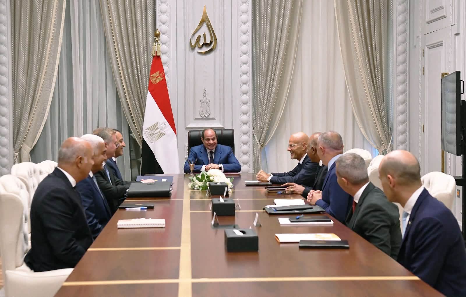 السيسي يستقبل رئيس «إيني» بالعلمين: تعزيز الاستثمارات وضخ حفر 230 بئراً لترسيخ مصر مركزاً إقليمياً للغاز