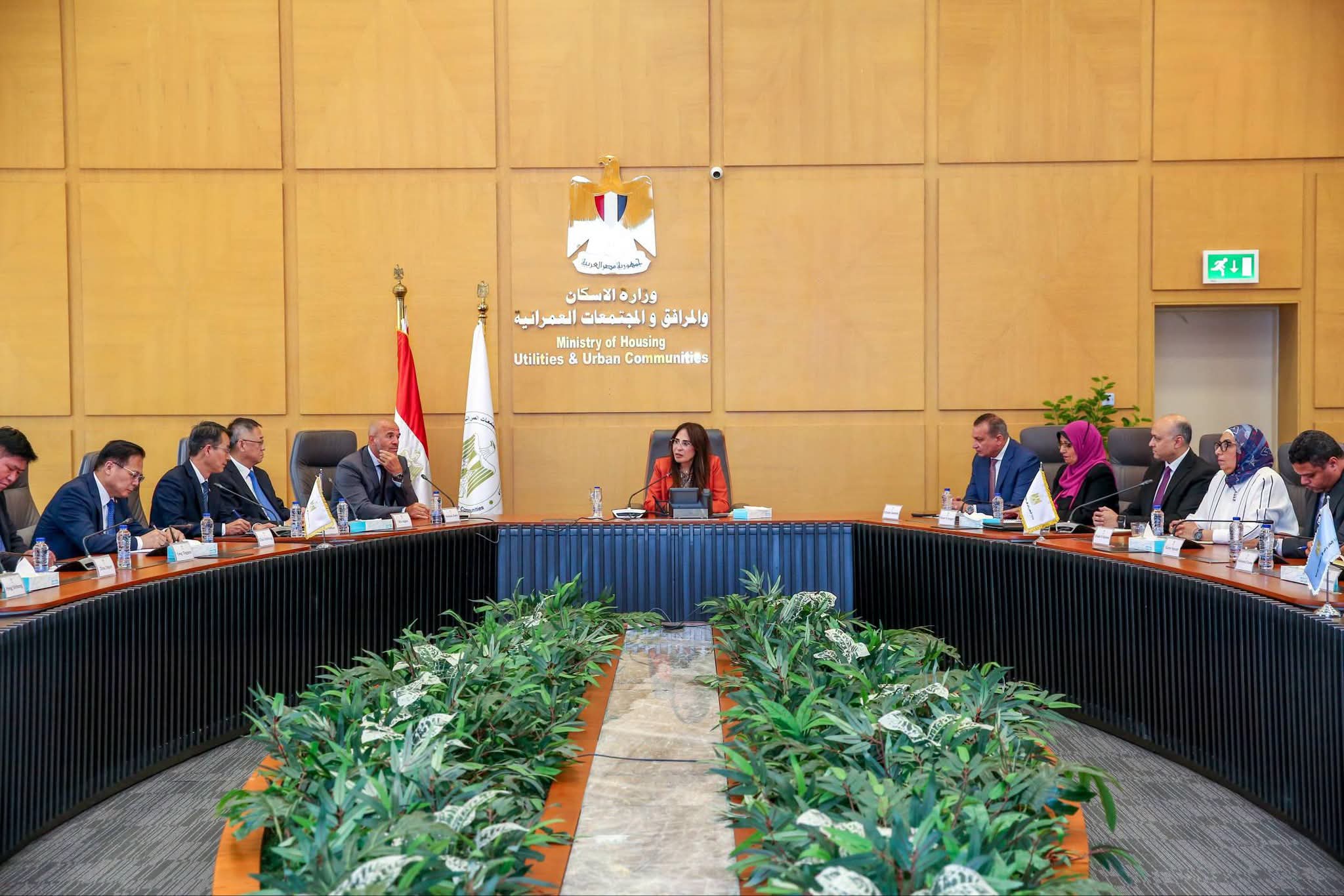 المنشاوي تبحث مع نائب رئيس شركة (CSCEC) الصينية تعزيز التعاون في تنفيذ المشروعات الكبرى