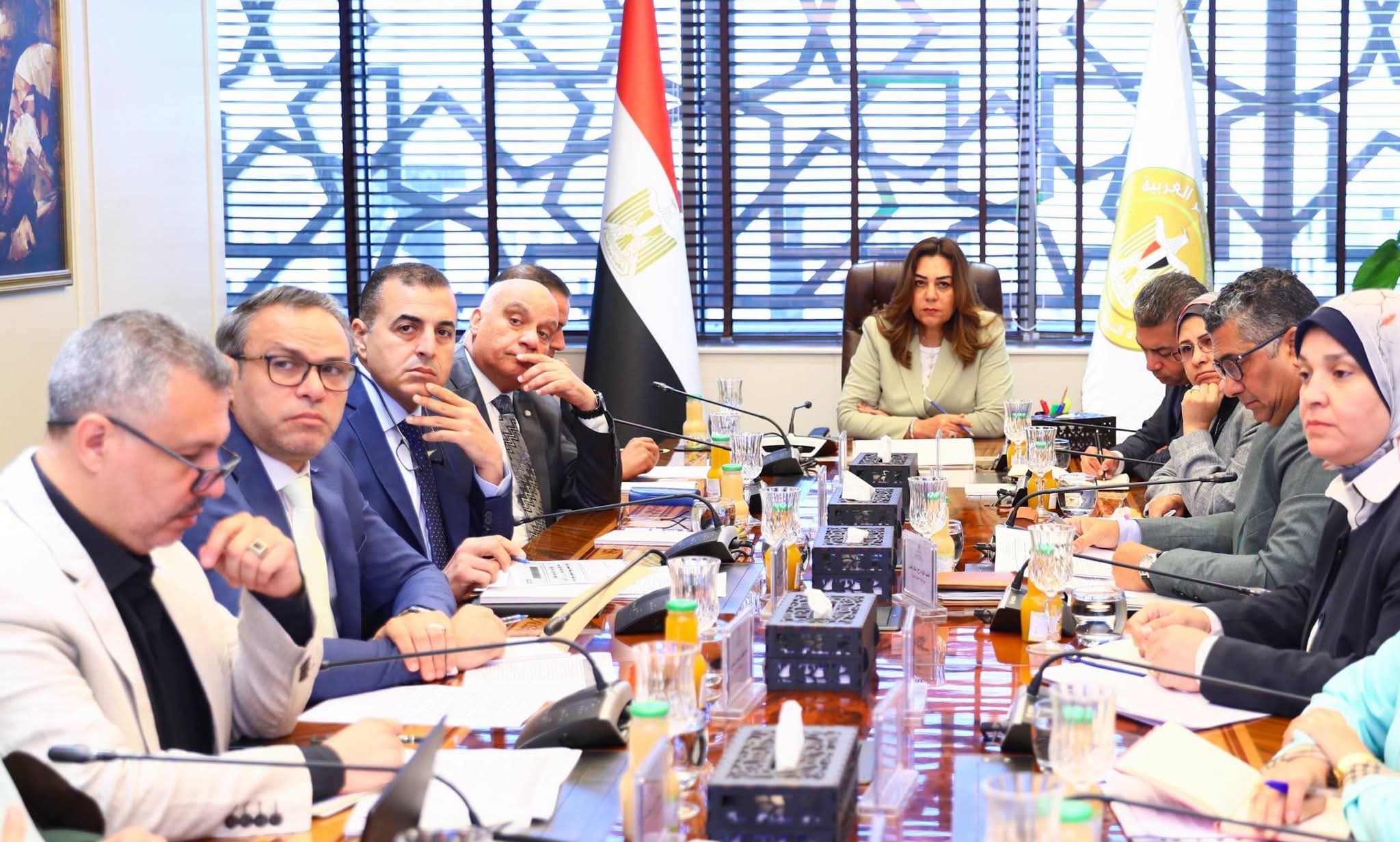 عوض: تنفيذ مشروعات بيئية متكاملة في مجالات الحد من التلوث ومواجهة آثار التغيرات المناخية