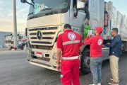 الهلال الأحمر المصري يدفع بأطنان من المساعدات الغذائية والإغاثية لدعم الفلسطينيين