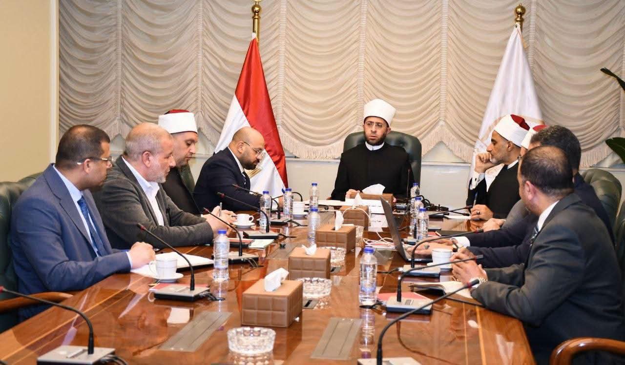 الأزهري يعقد اجتماعًا بموفدي الوزارة بالخارج عبر تقنية الاتصال المرئي