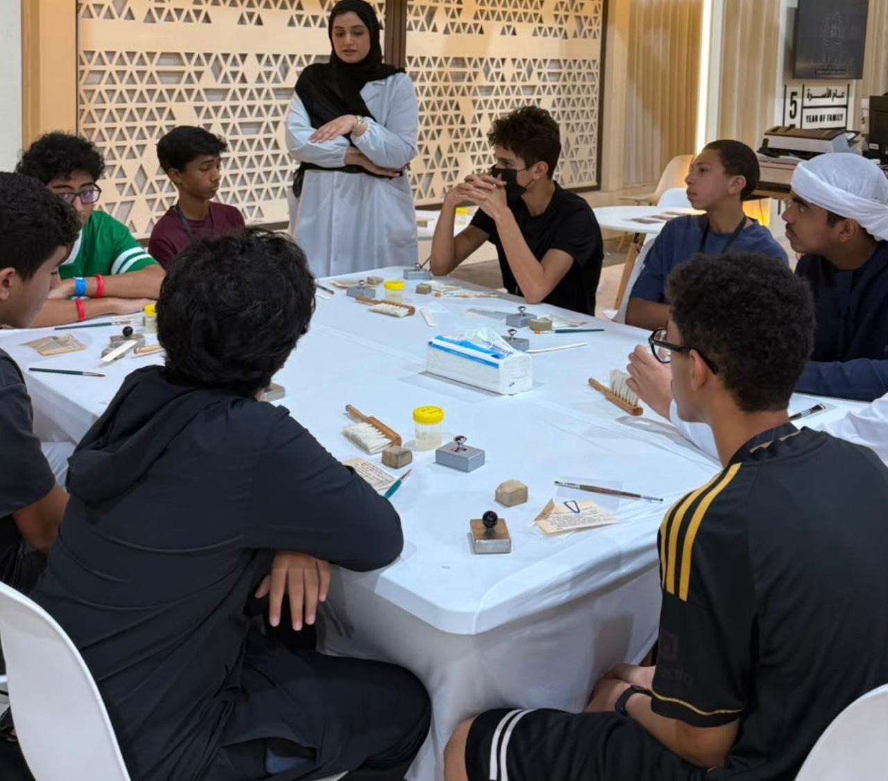 الأرشيف والمكتبة الاماراتي يعزز وعي النشء بأهمية الوثائق وصون الذاكرة الوطنية