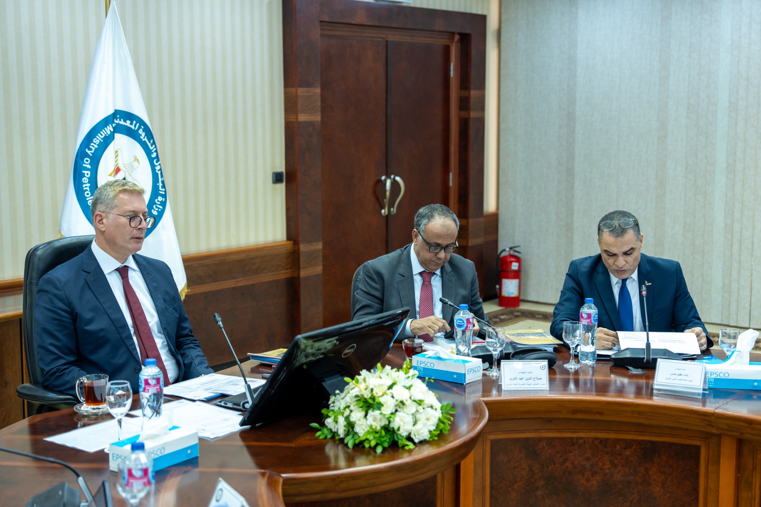 بدوى : تطوير معامل تكرير السويس وزيادة ضخ الخام أولوية لزيادة الإنتاج وتعظيم الاستفادة من كل برميل