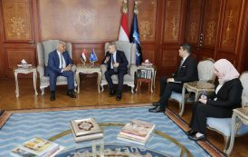 الفريق ربيع :يبحث سبل التعاون المشترك مع السفير المصري ببنما