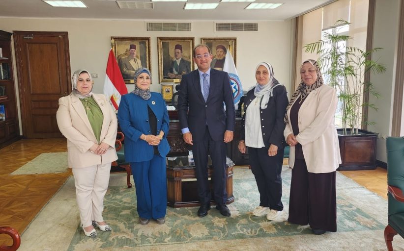 نقيب التمريض تبحث مع وزير المالية دعم وتحسين أوضاع هيئة التمريض.. وملفات الحوافز والدرجات المالية