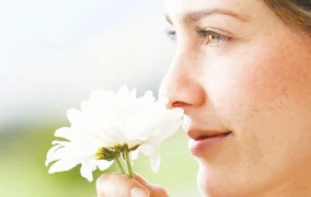صدق او لا تصدق.. حاسة الشم .. تحميك من الإصابة بالخرف والزهايمر ..!!